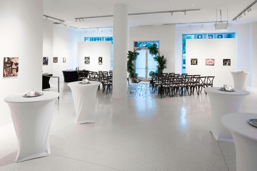 More Photos Of 901 Hennepin Ave, Minneapolis Hotel For Lease