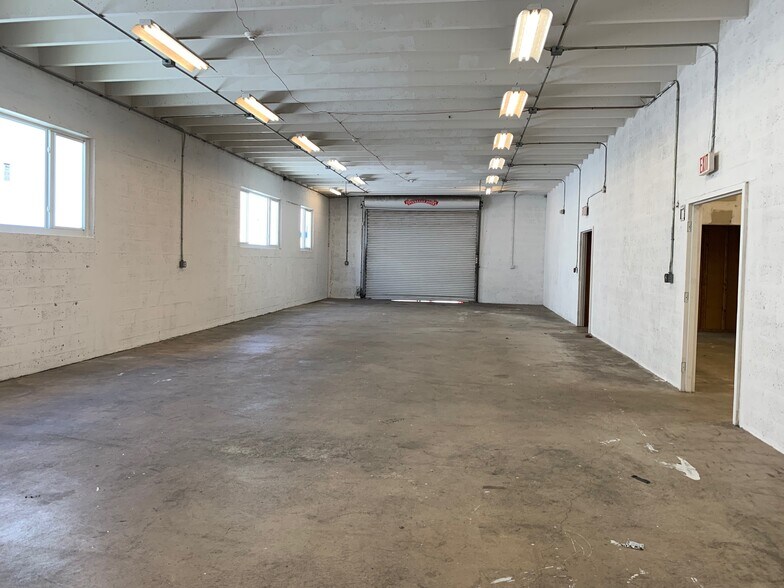 More Photos Of 1909 7th Ct N, Lake Worth Light Distribution For Lease