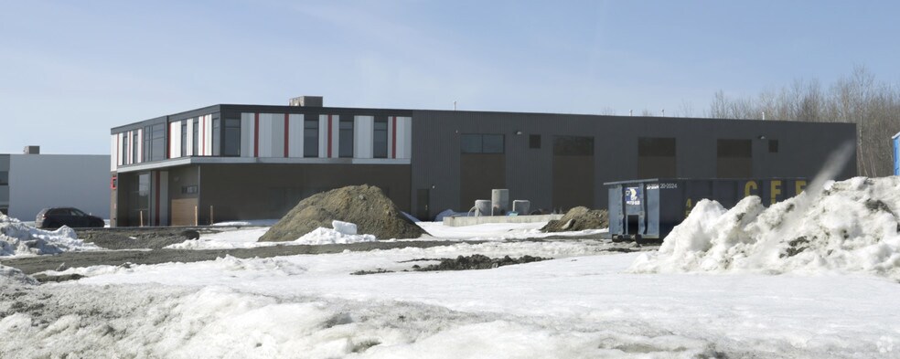 More Photos Of 1041 Rue Des Forges, Terrebonne Warehouse For Lease