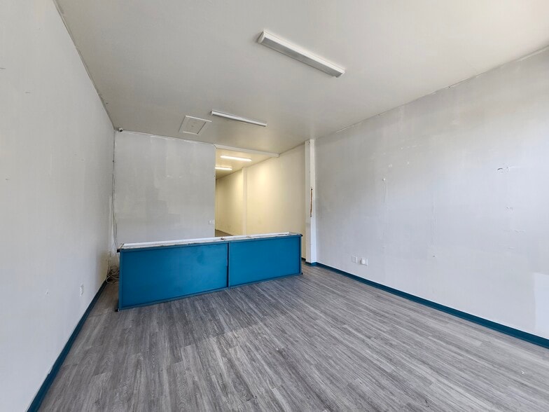 More Photos Of 10209 S Central Ave, Los Angeles Convenience Store For Sale