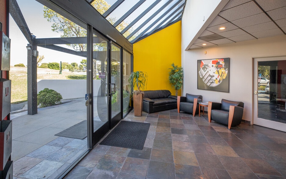 More Photos Of 1 Wrigley Ave, Irvine Distribution For Lease