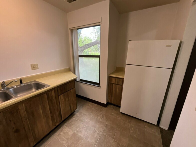 More Photos Of 230 N Corning St, Farwell Apartments For Sale