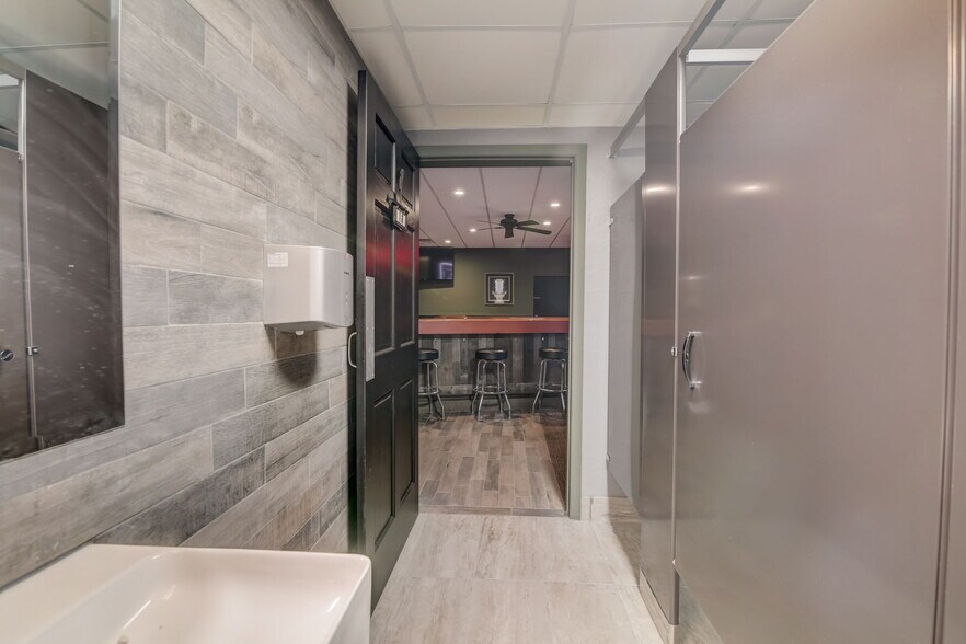 More Photos Of 617 E North St, Poynette Restaurant For Sale