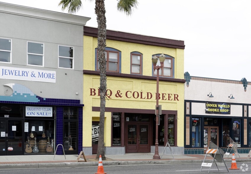 More Photos Of 207 N Coast Hwy, Oceanside Storefront Retail Office For Lease