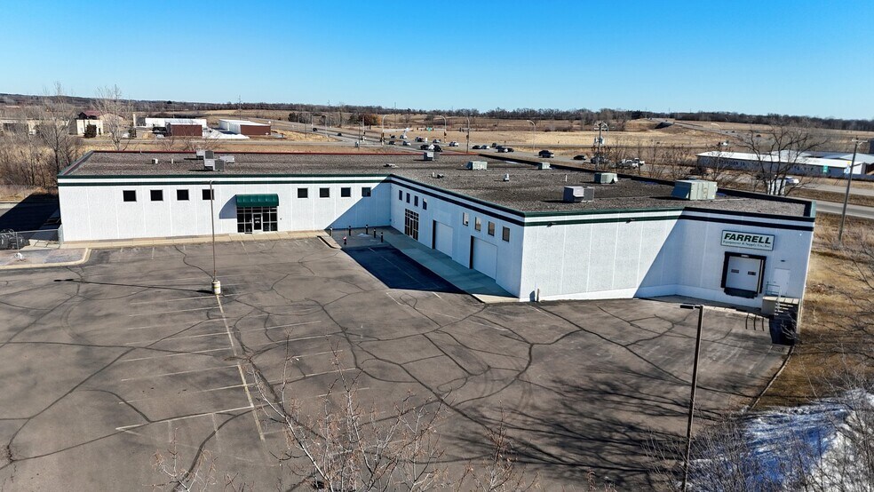 More Photos Of 300 14th Ave E, Sartell Showroom For Lease