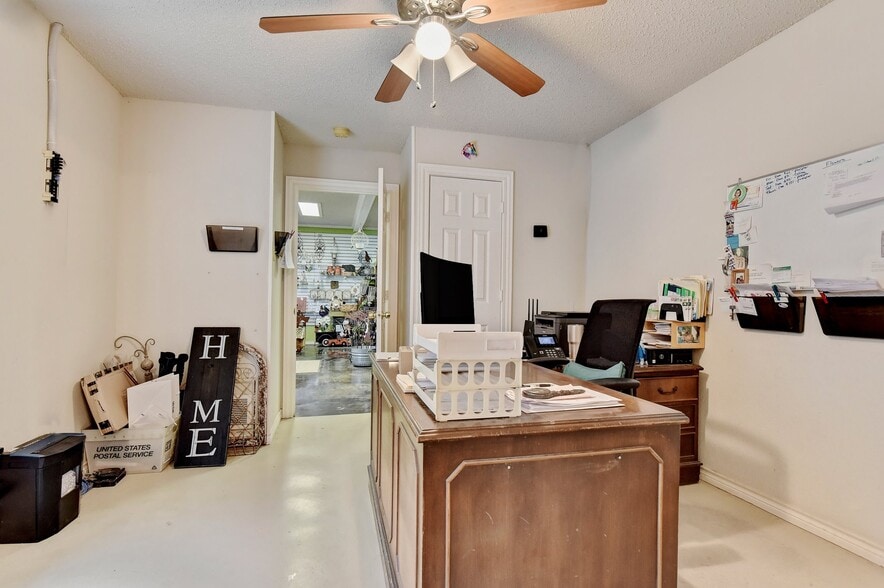 More Photos Of Lease 870 N Preston Road, Celina Garden Center For Lease