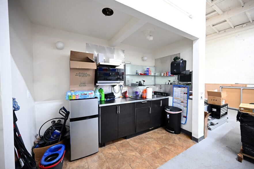 More Photos Of 145 Sheldon St, El Segundo Manufacturing For Lease