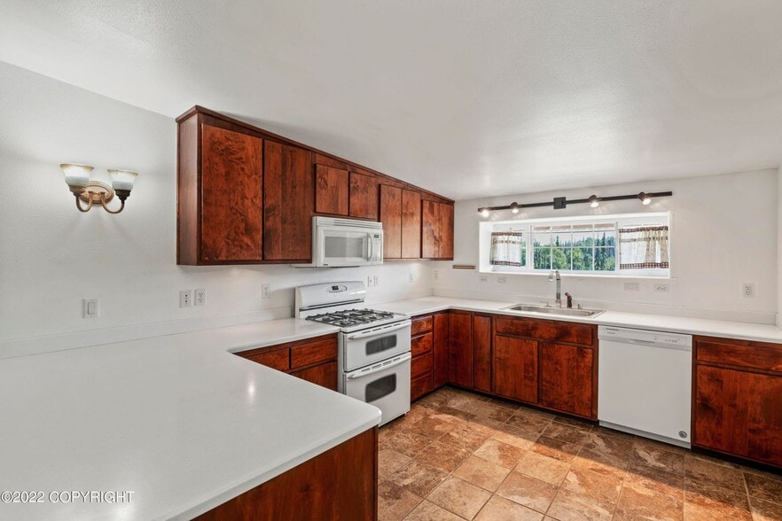 More Photos Of 36142 Pine St, Soldotna Light Manufacturing For Sale