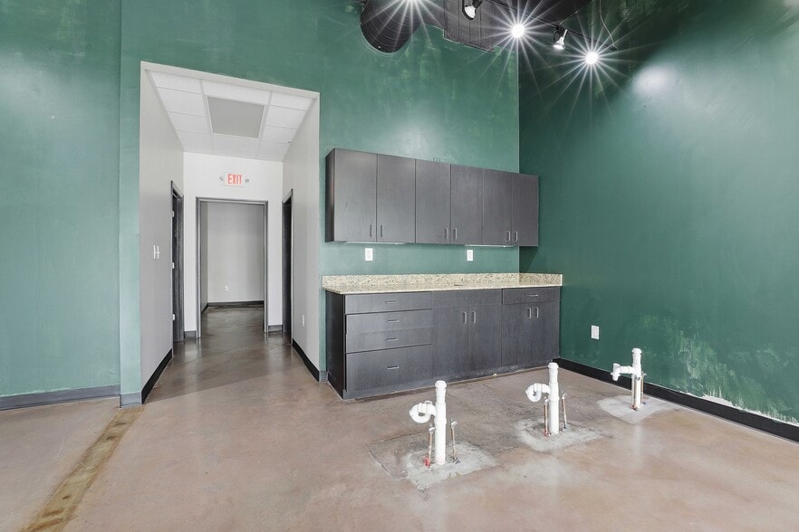 More Photos Of 15 Thomas Grace Annex Ln, Sharpsburg Freestanding For Lease