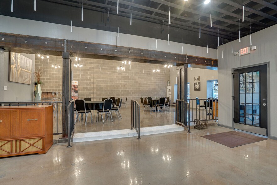 More Photos Of 109-111 S Main St, Irving Restaurant For Sale