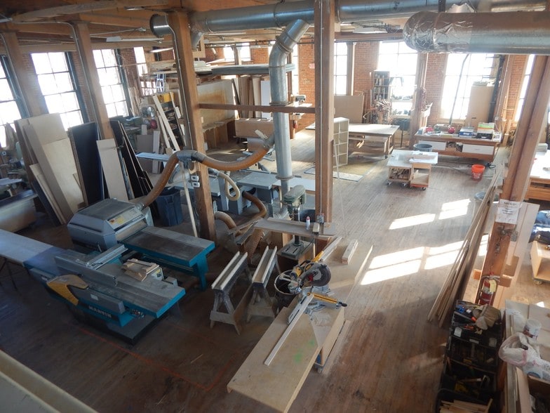 More Photos Of 209 Center St, Bridgeport Warehouse For Lease