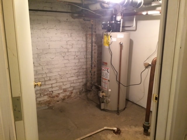 More Photos Of 2401 S Oakley Ave, Chicago Unknown For Lease