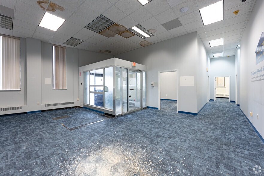 More Photos Of 1495 Lake Ave, Rochester Storefront Retail Office For Sale