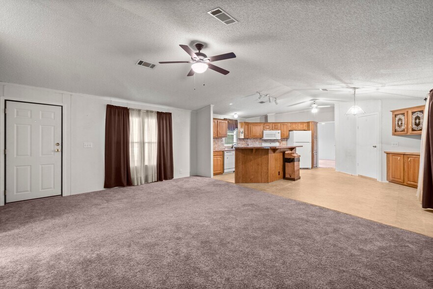 More Photos Of 3318 SH-146S, Livingston Mixed Retail For Sale