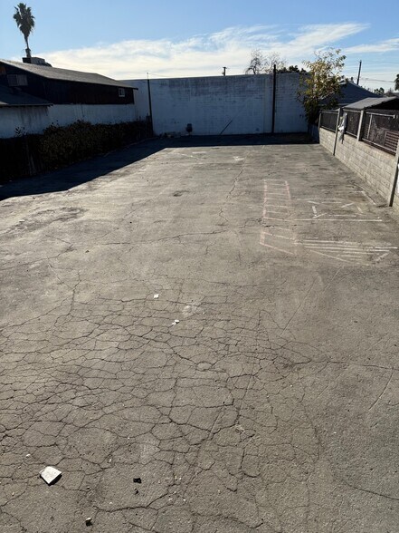 More Photos Of 1284 E 3rd St, Pomona Land For Lease