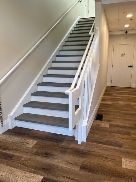 More Photos Of 183 Heritage Dr, Crystal Lake Medical For Sale