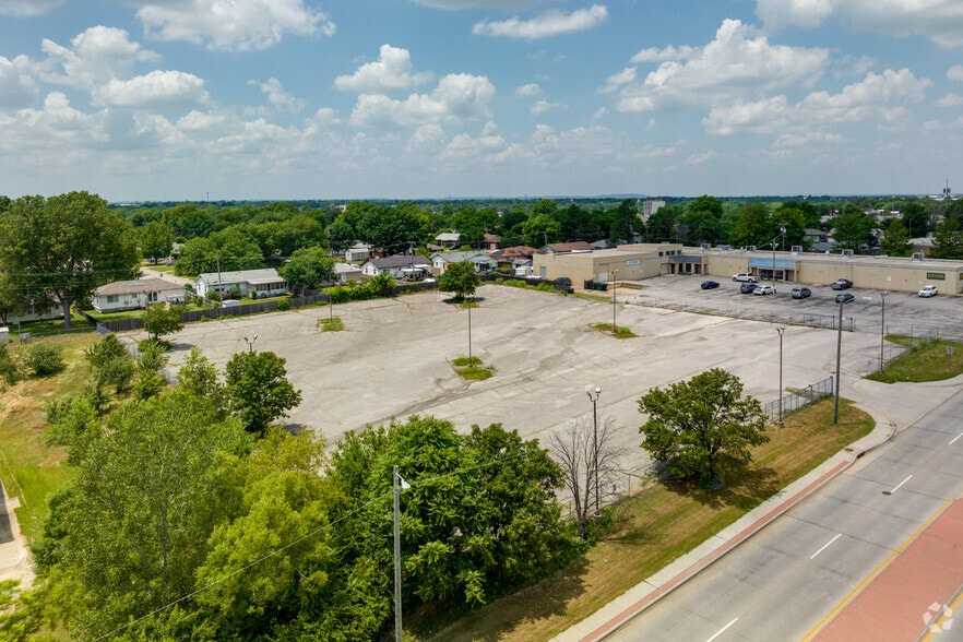 More Photos Of 280 S Memorial Dr, Tulsa Schools For Sale