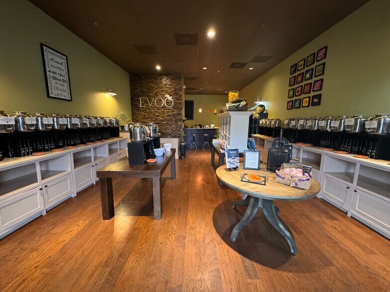 More Photos Of 7601-7615 Fordson Rd, Alexandria Storefront For Lease