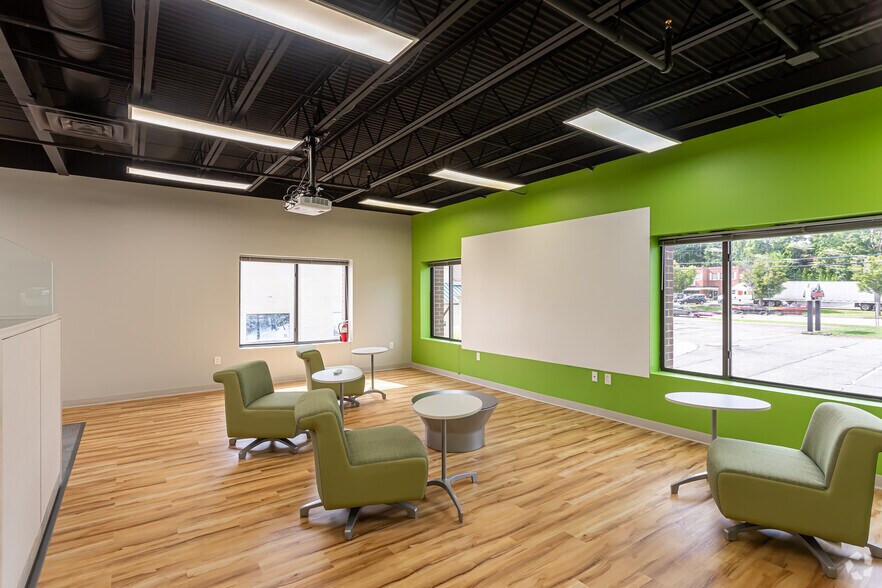 More Photos Of 936 Silas Deane Hwy, Wethersfield Office For Lease