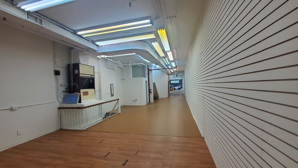 More Photos Of 16 W 37th St, New York Office For Lease