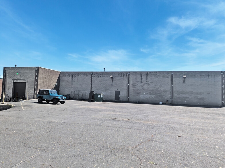 More Photos Of 1065 Industrial Blvd, Southampton Warehouse For Lease