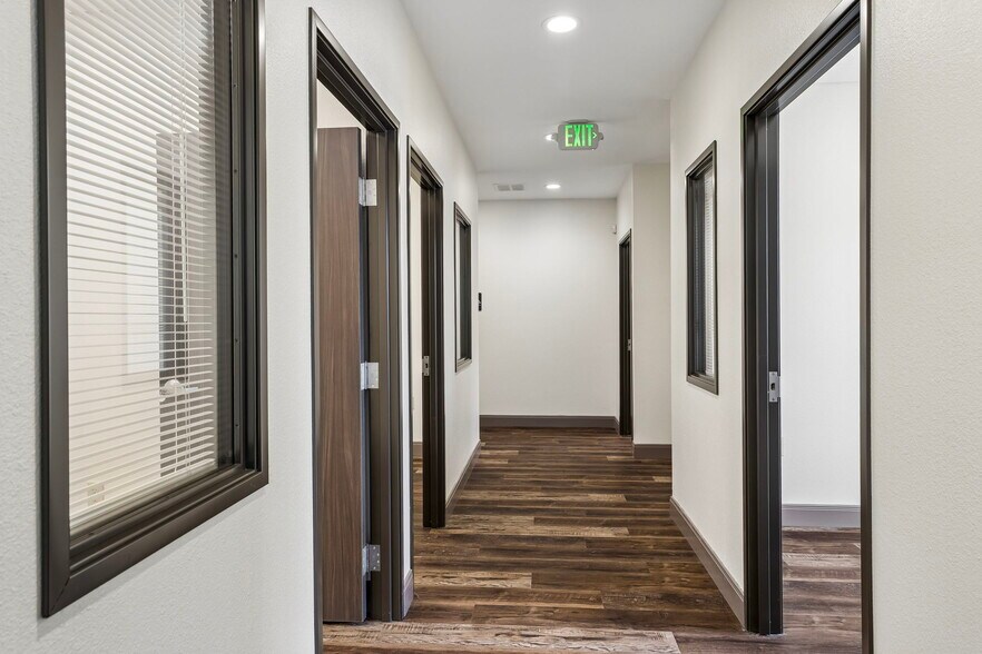 More Photos Of 4358 Lockhill Selma Rd, Shavano Park Medical For Lease