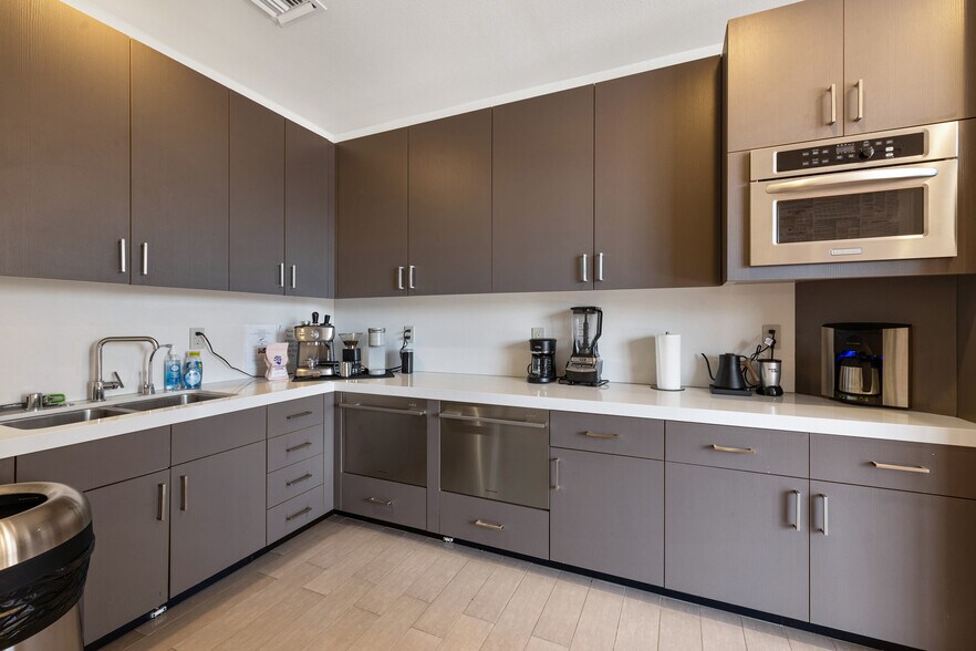 More Photos Of 74399 Hwy 111, Palm Desert Office For Sale