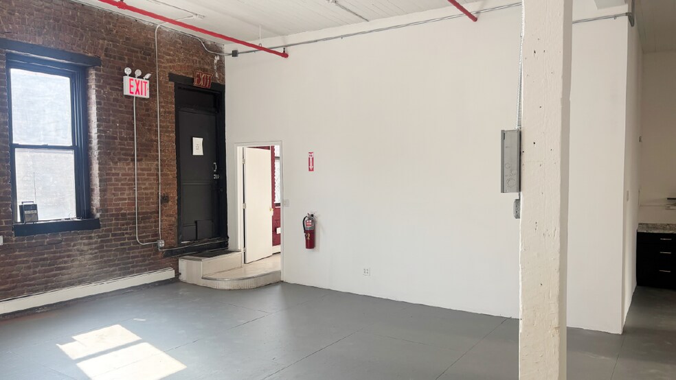 More Photos Of 148 India St, Brooklyn Warehouse For Lease