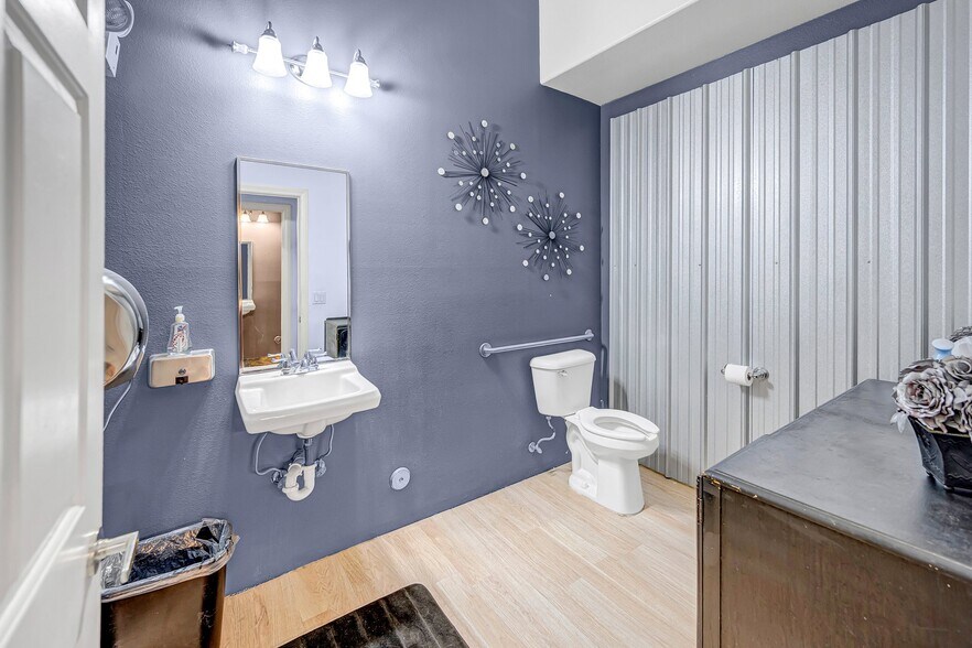More Photos Of 3131 S Jones Blvd, Las Vegas Office For Sale