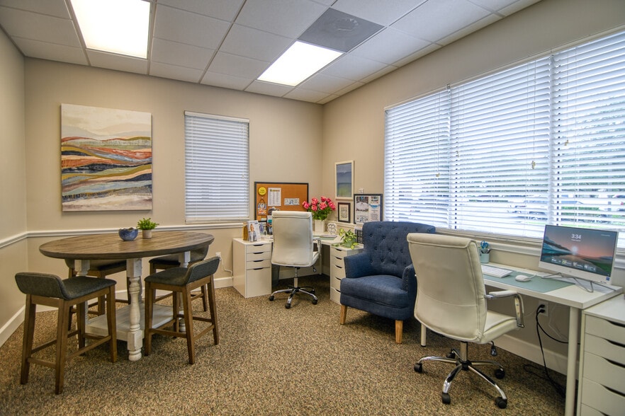 More Photos Of 5245 Office Park Blvd, Bradenton Office For Sale