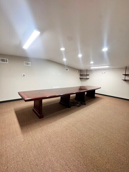 More Photos Of 9215 Thomasville Dr, Houston Warehouse For Lease
