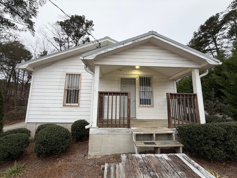 Primary Photo Of 113 Foster Lake Rd, Dallas General Retail For Lease