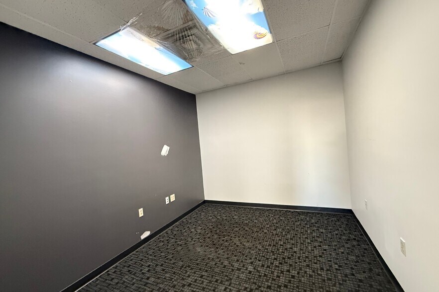 More Photos Of 167 Commerce St, East Haven Warehouse For Lease