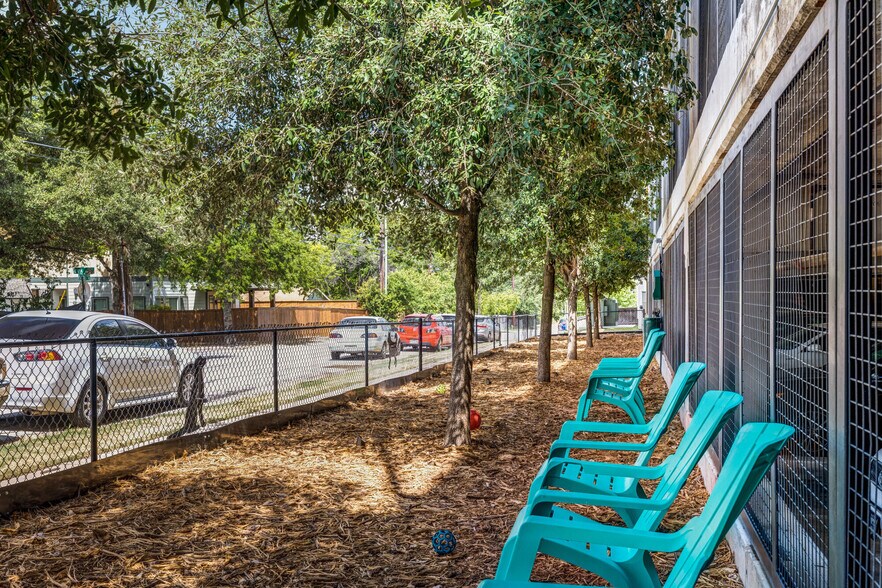 More Photos Of 403 E Koenig Ln, Austin Apartments For Lease