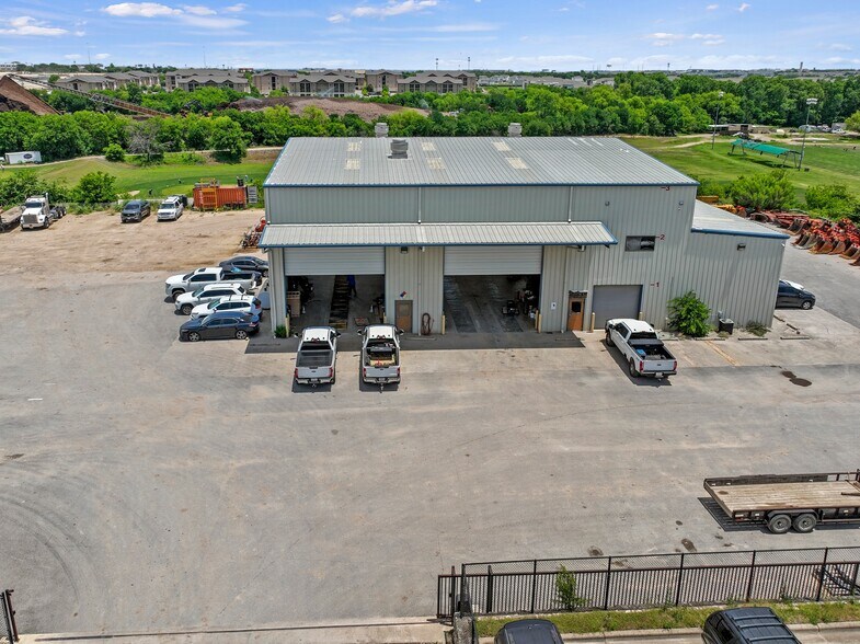 More Photos Of 2336 Picadilly Dr, Round Rock Warehouse For Sale