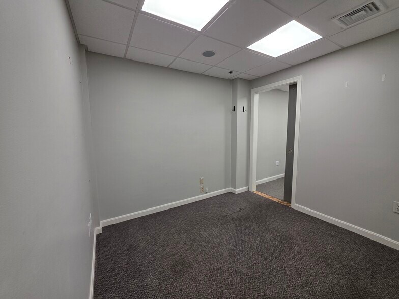 More Photos Of 705-709 Milford Rd, Merrimack Unknown For Lease