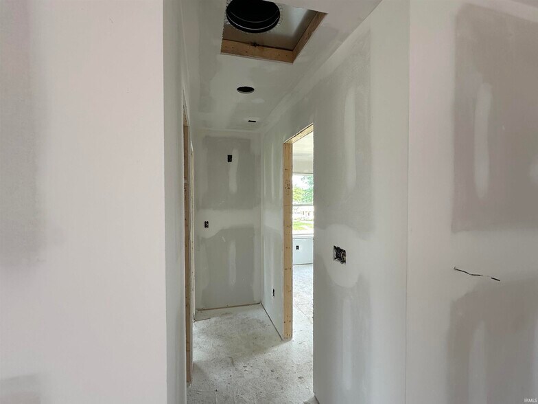 More Photos Of 124, 126, 128 Lincoln St, Oakland City Apartments For Sale