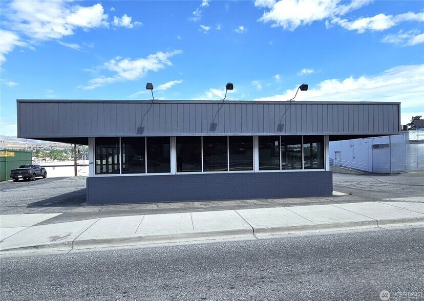 More Photos Of 849 S Mission St, Wenatchee General Retail For Sale