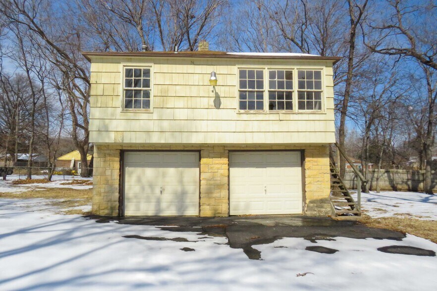 More Photos Of 1245 S Fabrique Dr, Wichita Flex For Sale