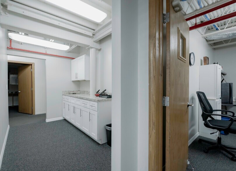 More Photos Of 4677 118th Ave N, Clearwater Manufacturing For Sale