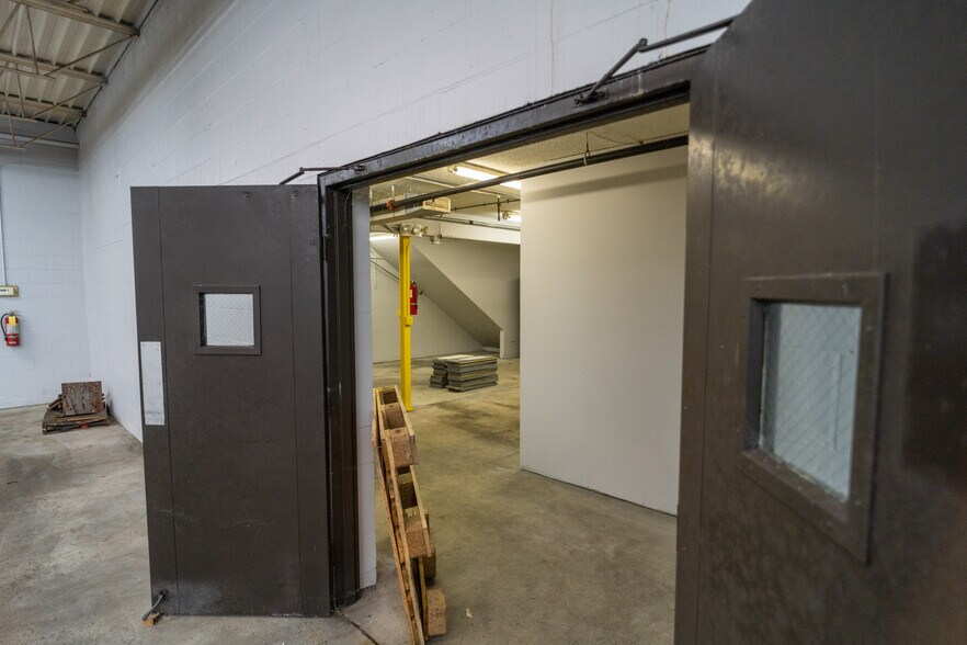 More Photos Of 1304 Valleyhigh Dr NW, Rochester Showroom For Sale