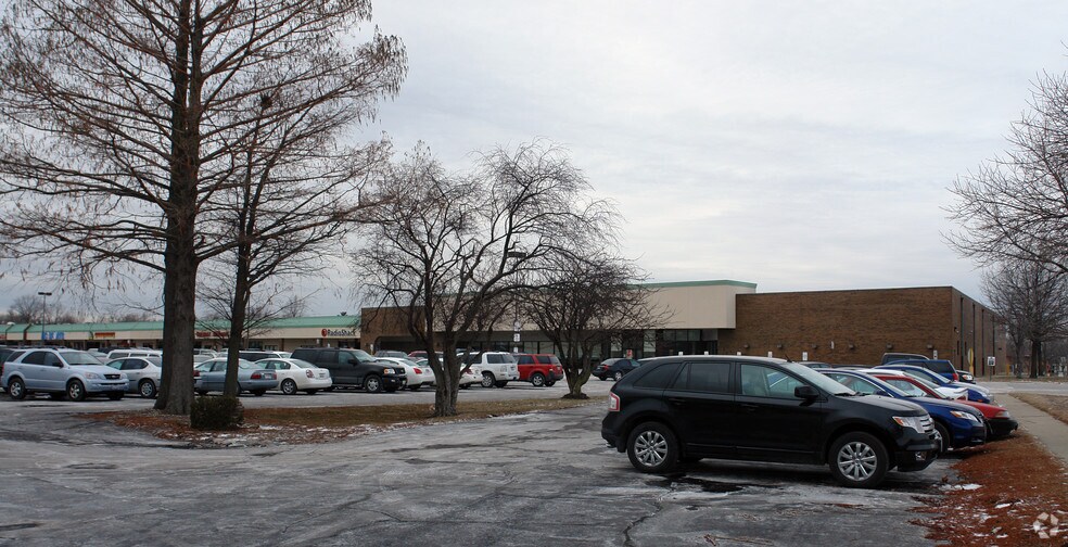 More Photos Of 2301-2401 S MacArthur Blvd, Springfield Unknown For Lease