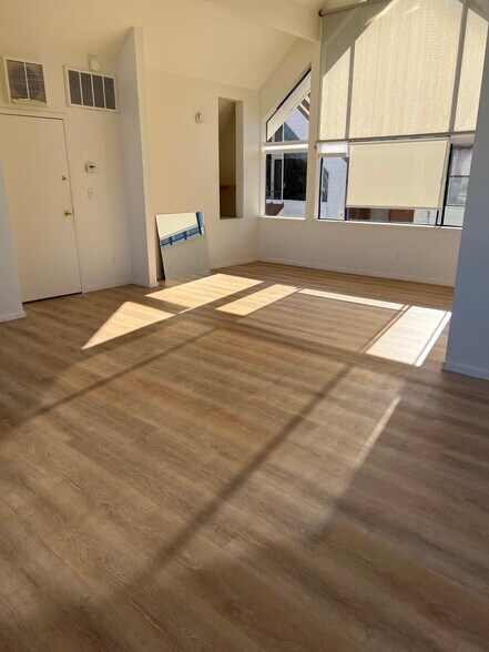 More Photos Of 1001 Bridgeway, Sausalito Storefront Retail Office For Lease