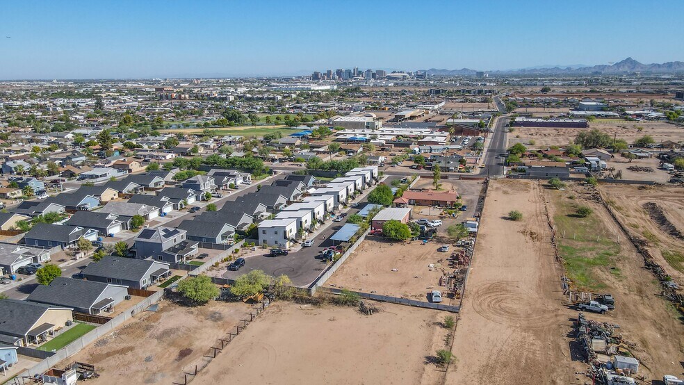 More Photos Of 1135 E Chipman Rd, Phoenix Apartments For Sale