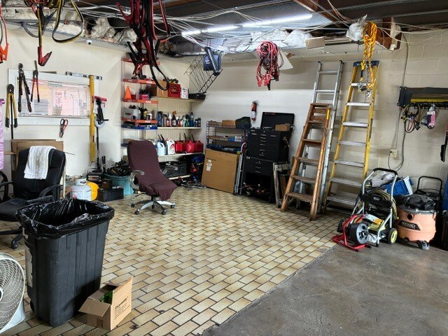More Photos Of 5902 Spencer Hwy, Pasadena Auto Dealership For Lease