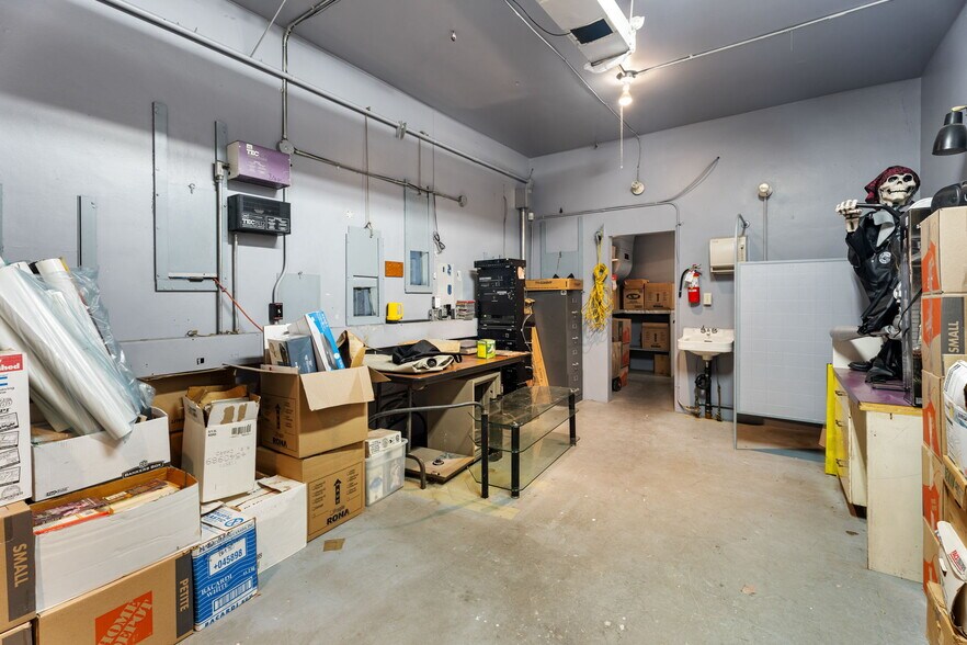 More Photos Of 33017 1st Av, Mission Flex For Lease