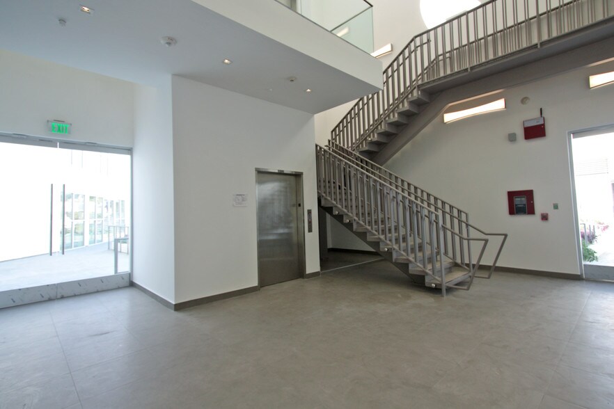 More Photos Of 3272 Motor Ave, Los Angeles Unknown For Lease