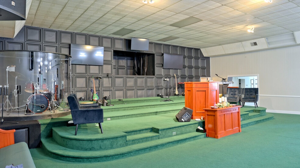 More Photos Of 301 Bolling St, Radford Religious Facility For Sale