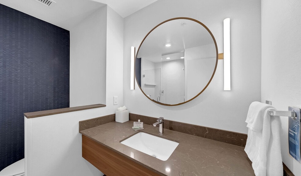 More Photos Of 409 N Clark Rd, Cedar Hill Hotel For Sale