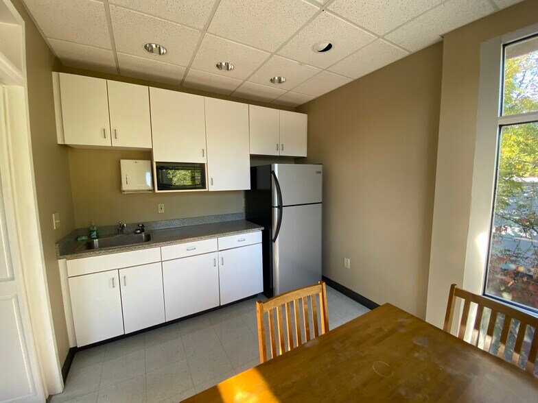 More Photos Of 784 Prince Ave, Athens Medical For Sale